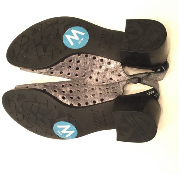 MUNRO Mickee Silver Metallic Leather - Picture 5 of 5